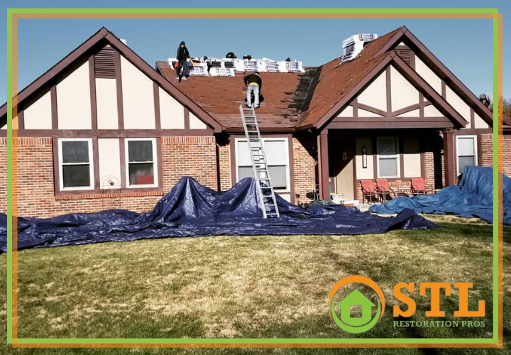GAF Certified roofers installing new roofing in Creve Coeur.